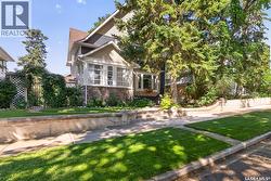 1046 Clifton AVENUE Moose Jaw, SK S6H 3L2