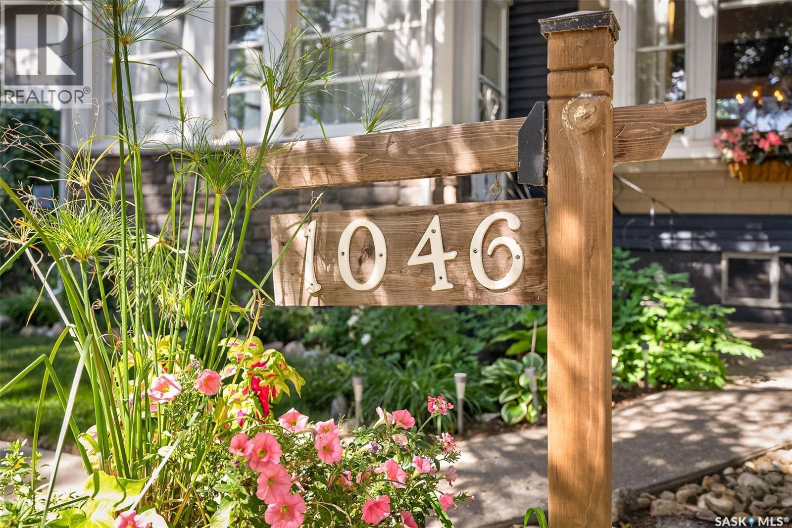 1046 Clifton Avenue, Moose Jaw, SK - Outdoor