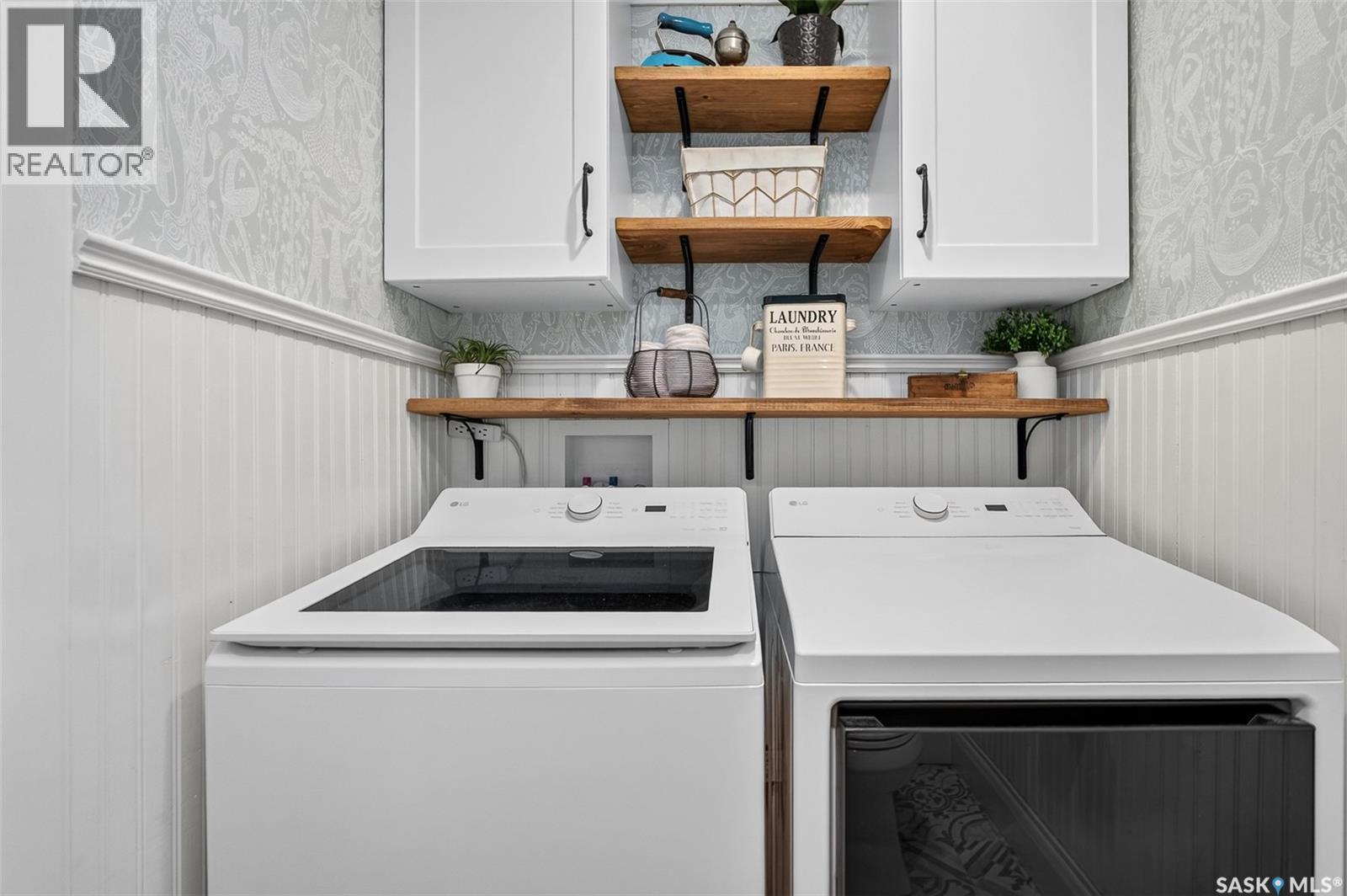 1046 Clifton Avenue, Moose Jaw, SK - Indoor Photo Showing Laundry Room