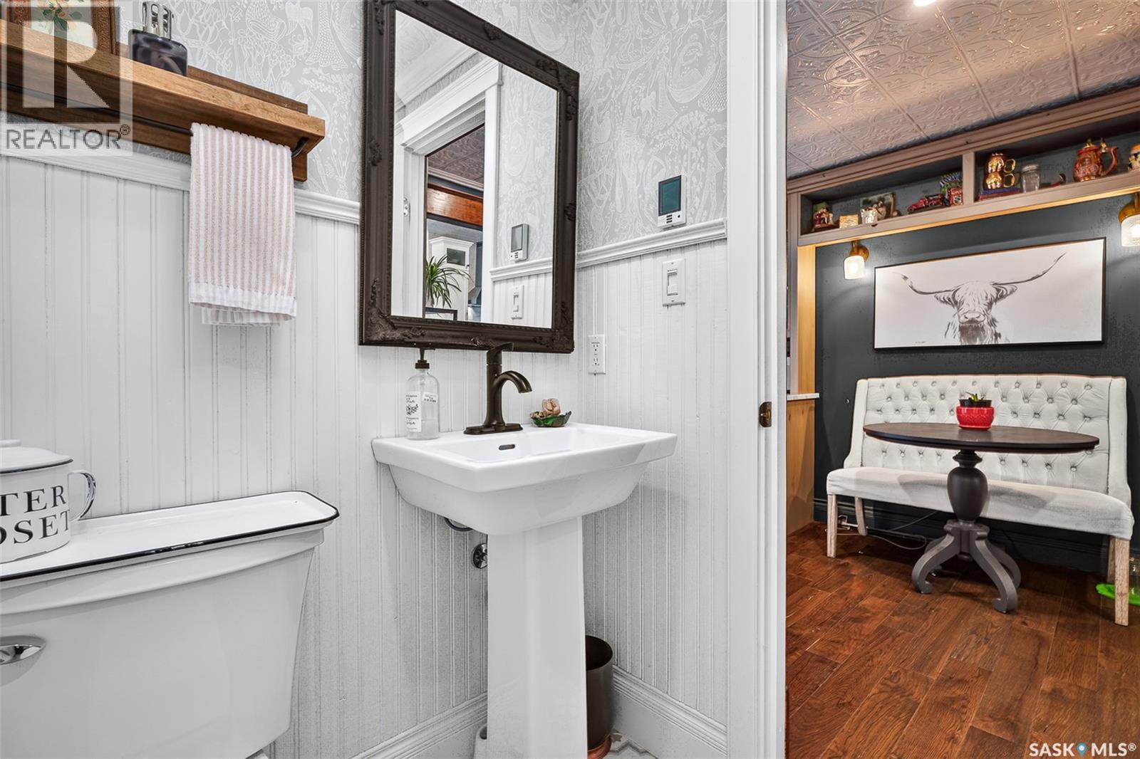 1046 Clifton Avenue, Moose Jaw, SK - Indoor Photo Showing Bathroom