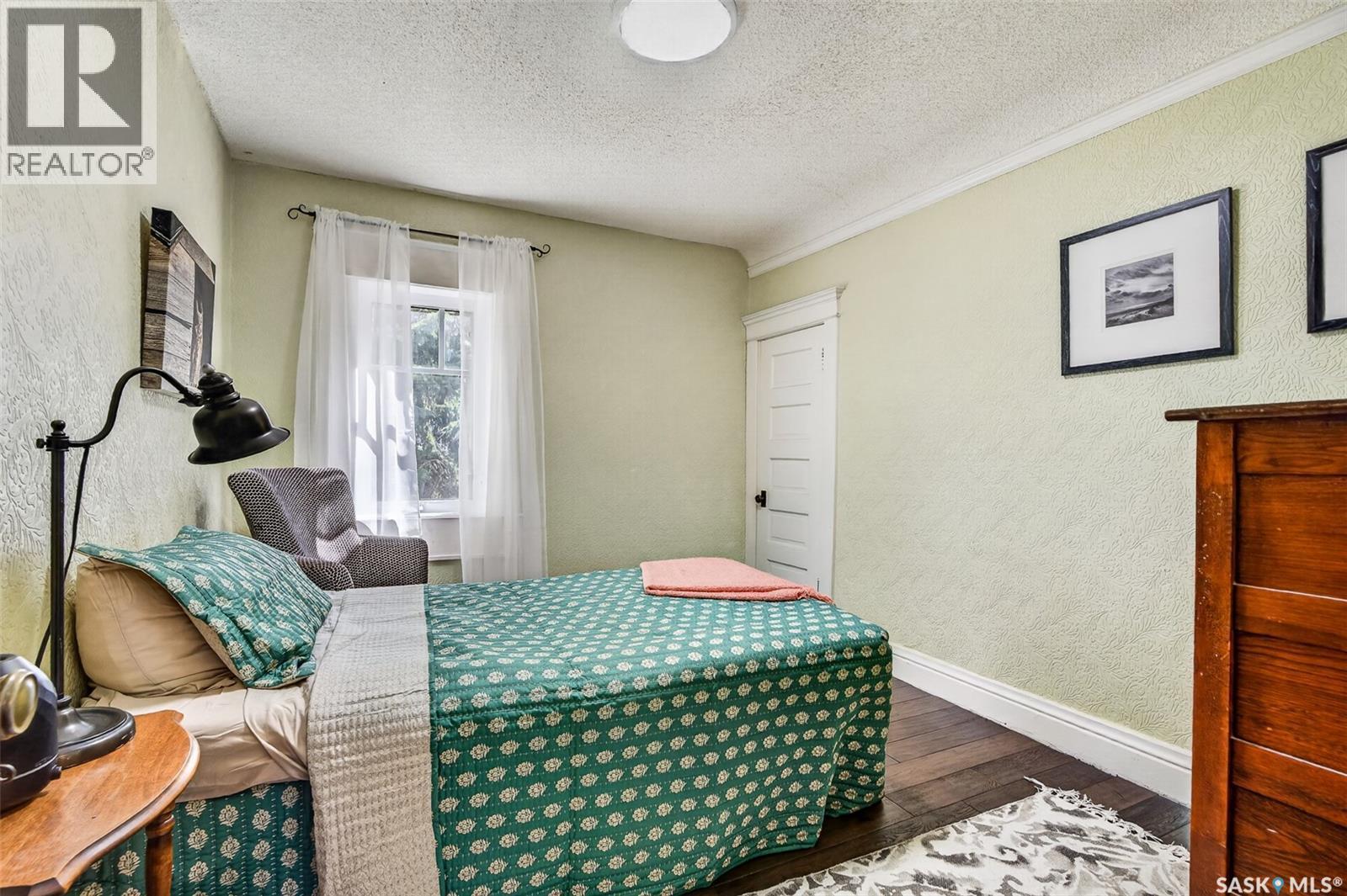 1046 Clifton Avenue, Moose Jaw, SK - Indoor Photo Showing Bedroom