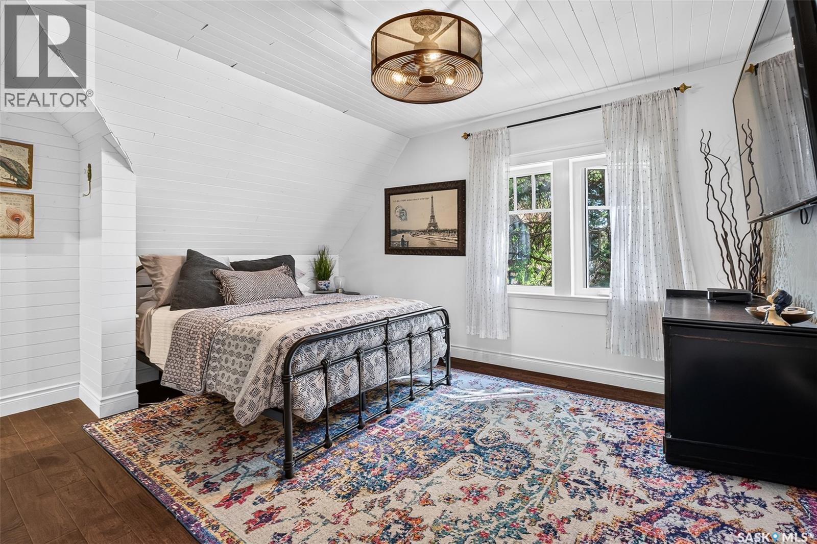 1046 Clifton Avenue, Moose Jaw, SK - Indoor Photo Showing Bedroom
