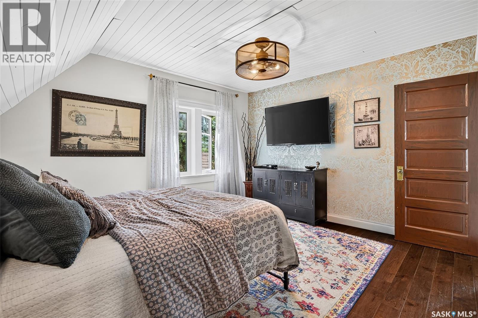 1046 Clifton Avenue, Moose Jaw, SK - Indoor Photo Showing Bedroom