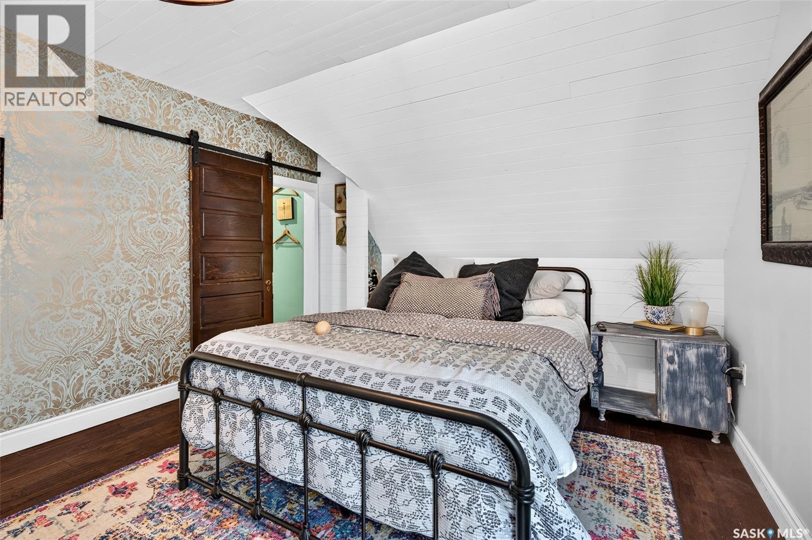 1046 Clifton Avenue, Moose Jaw, SK - Indoor Photo Showing Bedroom
