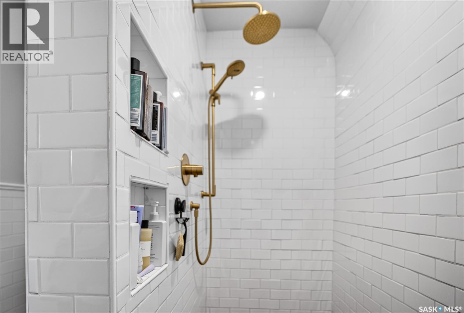 1046 Clifton Avenue, Moose Jaw, SK - Indoor Photo Showing Bathroom