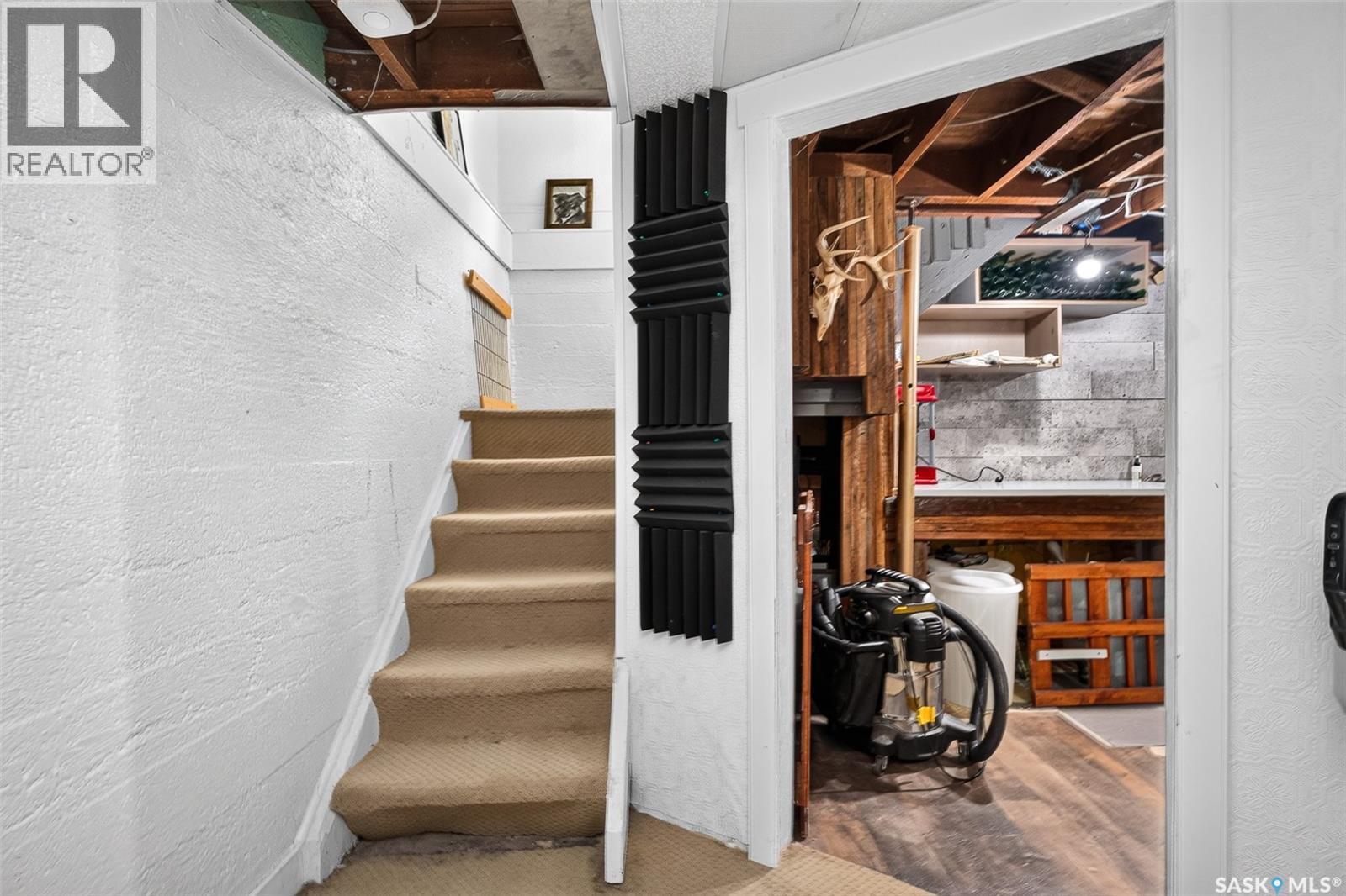 1046 Clifton Avenue, Moose Jaw, SK - Indoor Photo Showing Other Room