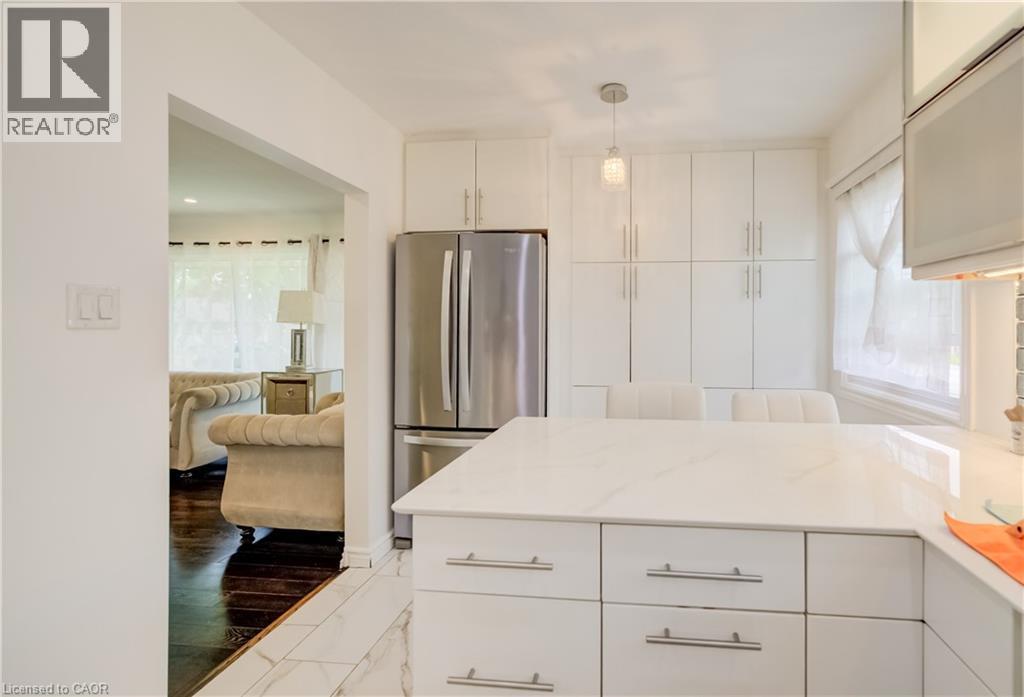 152 Clark Avenue, Kitchener, ON - Indoor Photo Showing Kitchen
