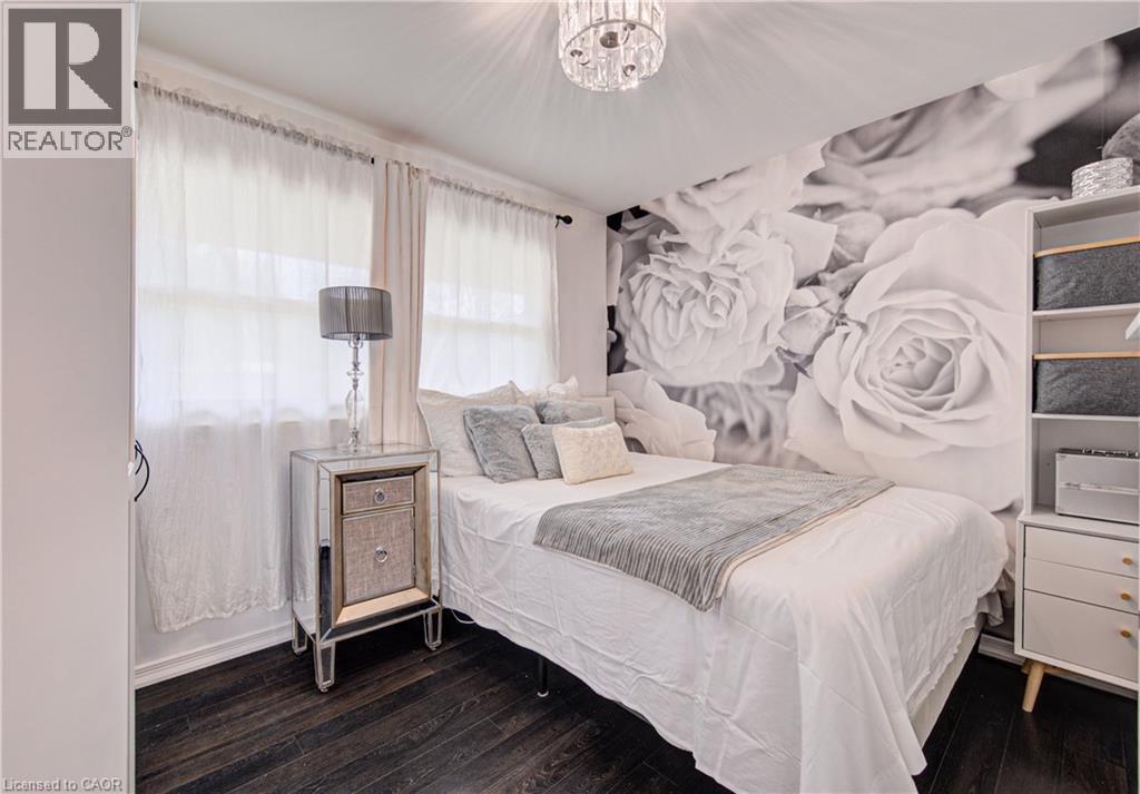 152 Clark Avenue, Kitchener, ON - Indoor Photo Showing Bedroom