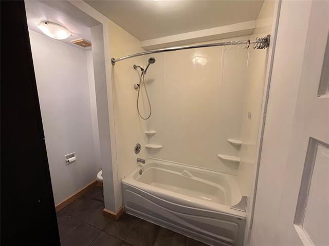 371 St John'S Ave, Winnipeg, MB - Indoor Photo Showing Bathroom
