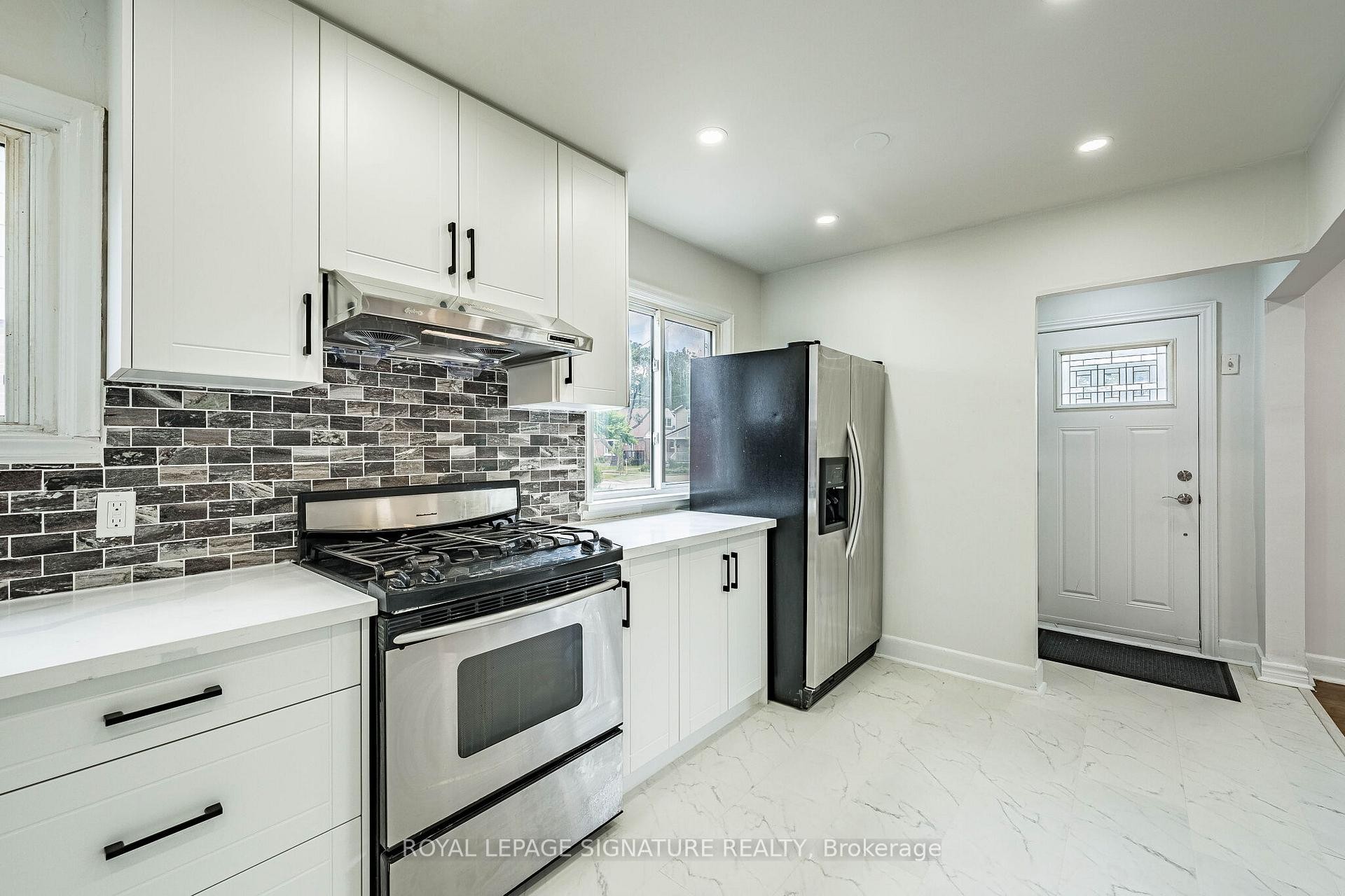 7 Putney Road, Toronto, ON - Indoor Photo Showing Kitchen