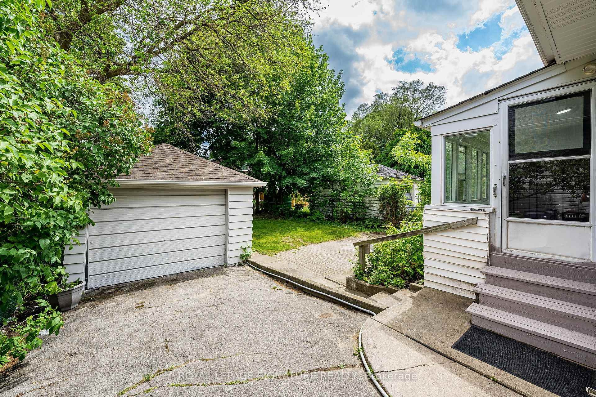 7 Putney Road, Toronto, ON - Outdoor With Exterior
