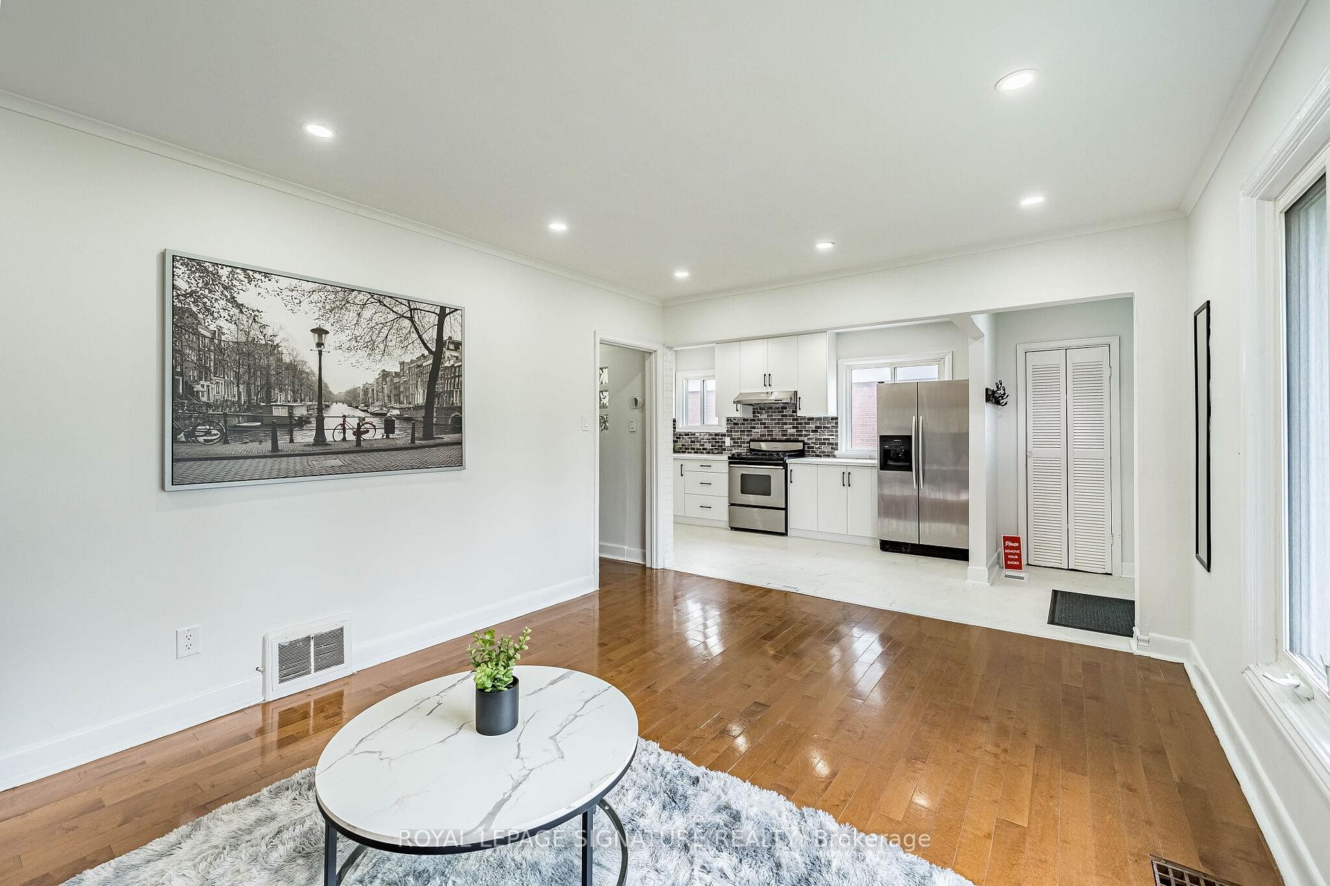 7 Putney Road, Toronto, ON - Indoor Photo Showing Living Room