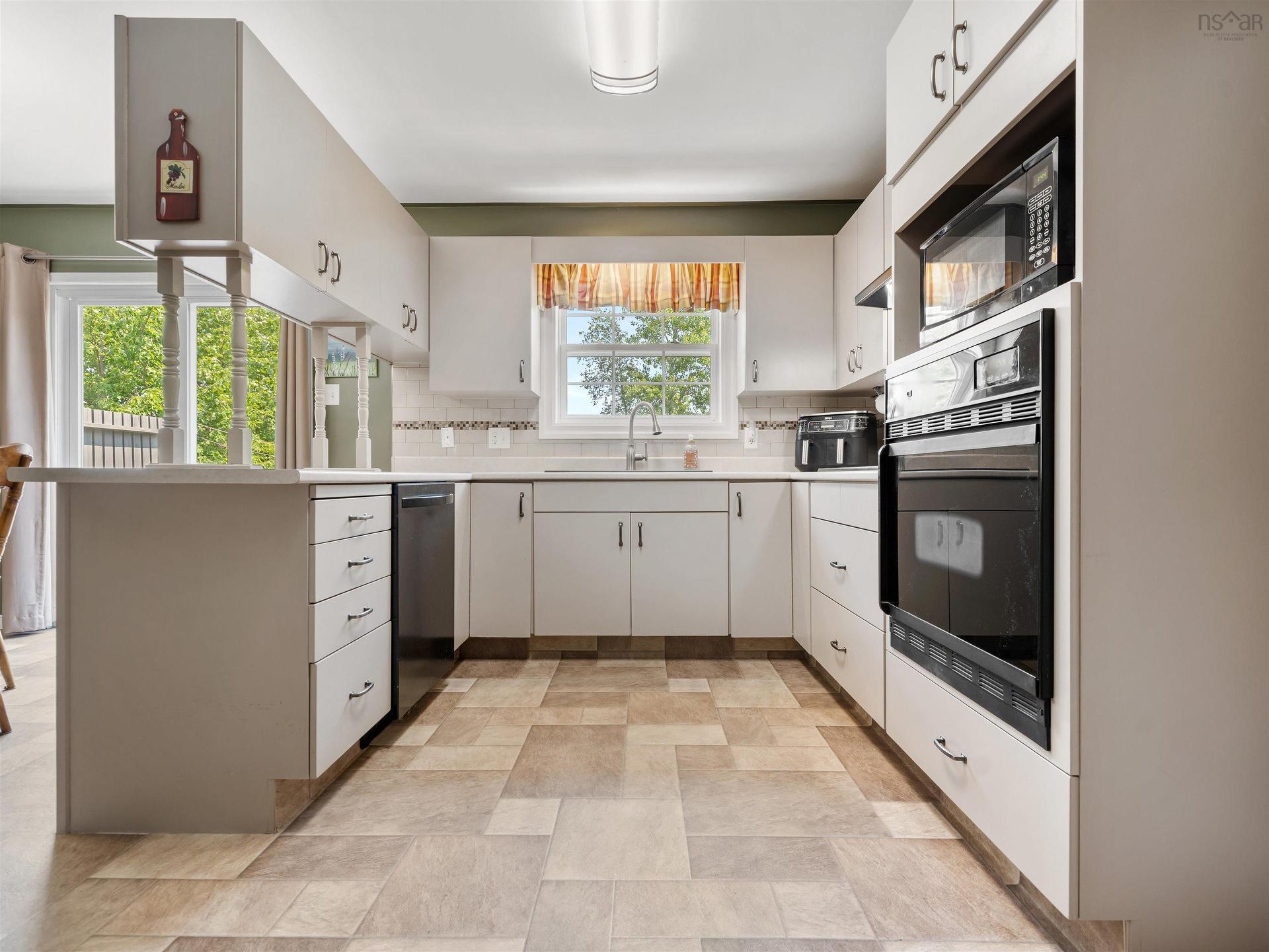 86 Nita Drive, Brookside, NS - Indoor Photo Showing Kitchen