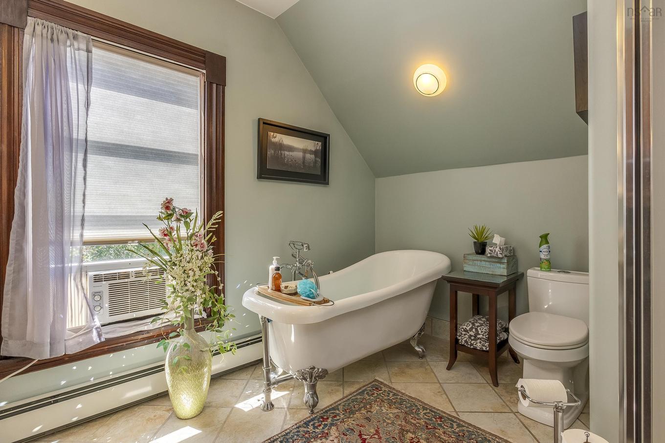 174 South Street, Berwick, NS - Indoor Photo Showing Bathroom