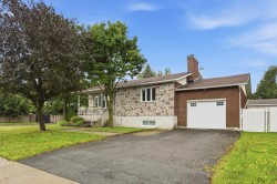 950 Mtée Ste-Julie Sainte-Julie, QC J3E 1M2