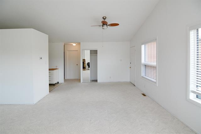 15 Middle Dr, Winnipeg Beach, MB - Indoor Photo Showing Other Room