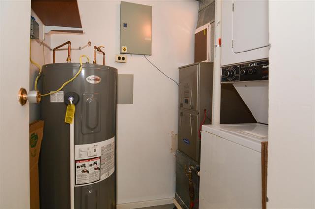 15 Middle Dr, Winnipeg Beach, MB - Indoor Photo Showing Laundry Room