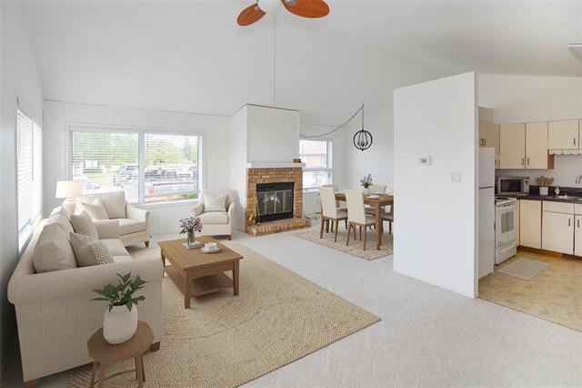 15 Middle Dr, Winnipeg Beach, MB - Indoor Photo Showing Living Room With Fireplace