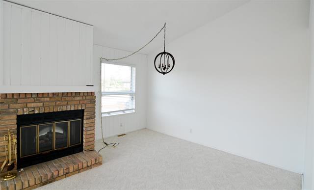 15 Middle Dr, Winnipeg Beach, MB - Indoor Photo Showing Living Room With Fireplace