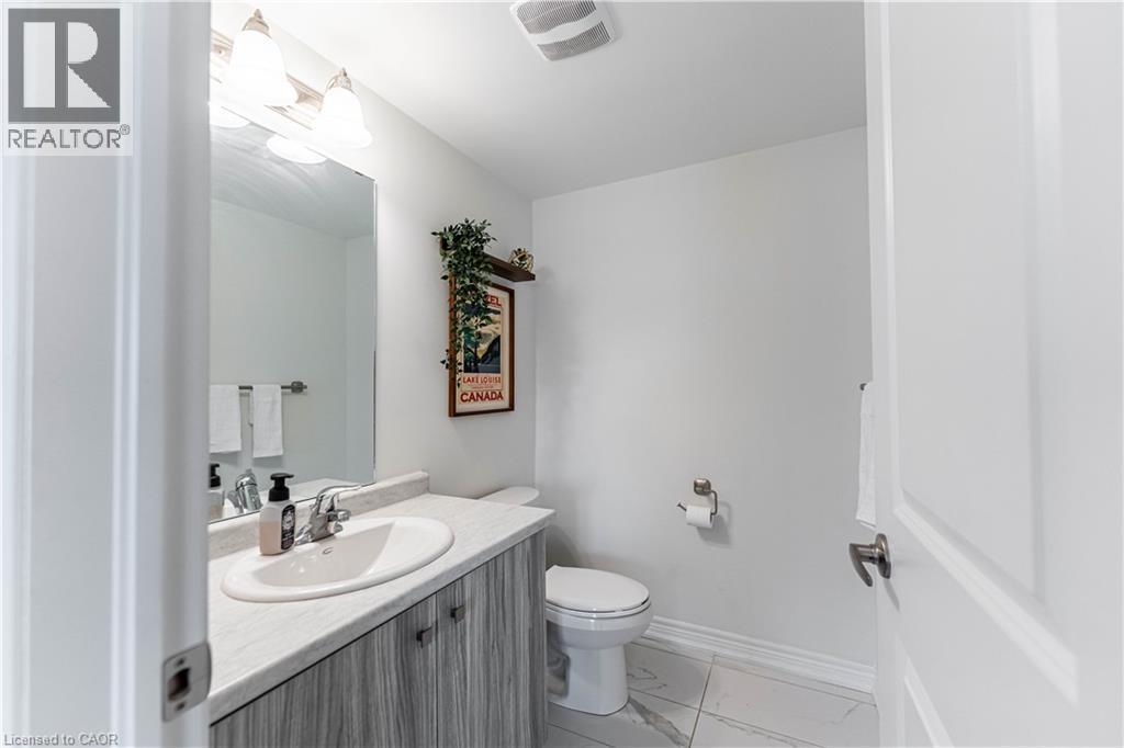 92 Dryden Lane, Hamilton, ON - Indoor Photo Showing Bathroom