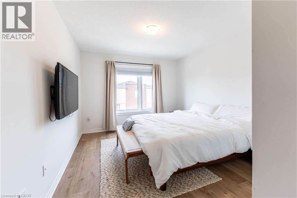 92 Dryden Lane, Hamilton, ON - Indoor Photo Showing Bedroom