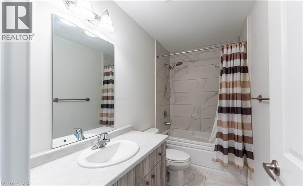 92 Dryden Lane, Hamilton, ON - Indoor Photo Showing Bathroom
