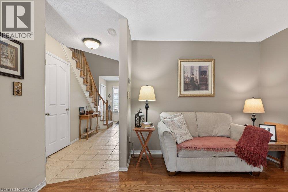 10 Cadham Boulevard Unit# 29, Hamilton, ON - Indoor Photo Showing Living Room