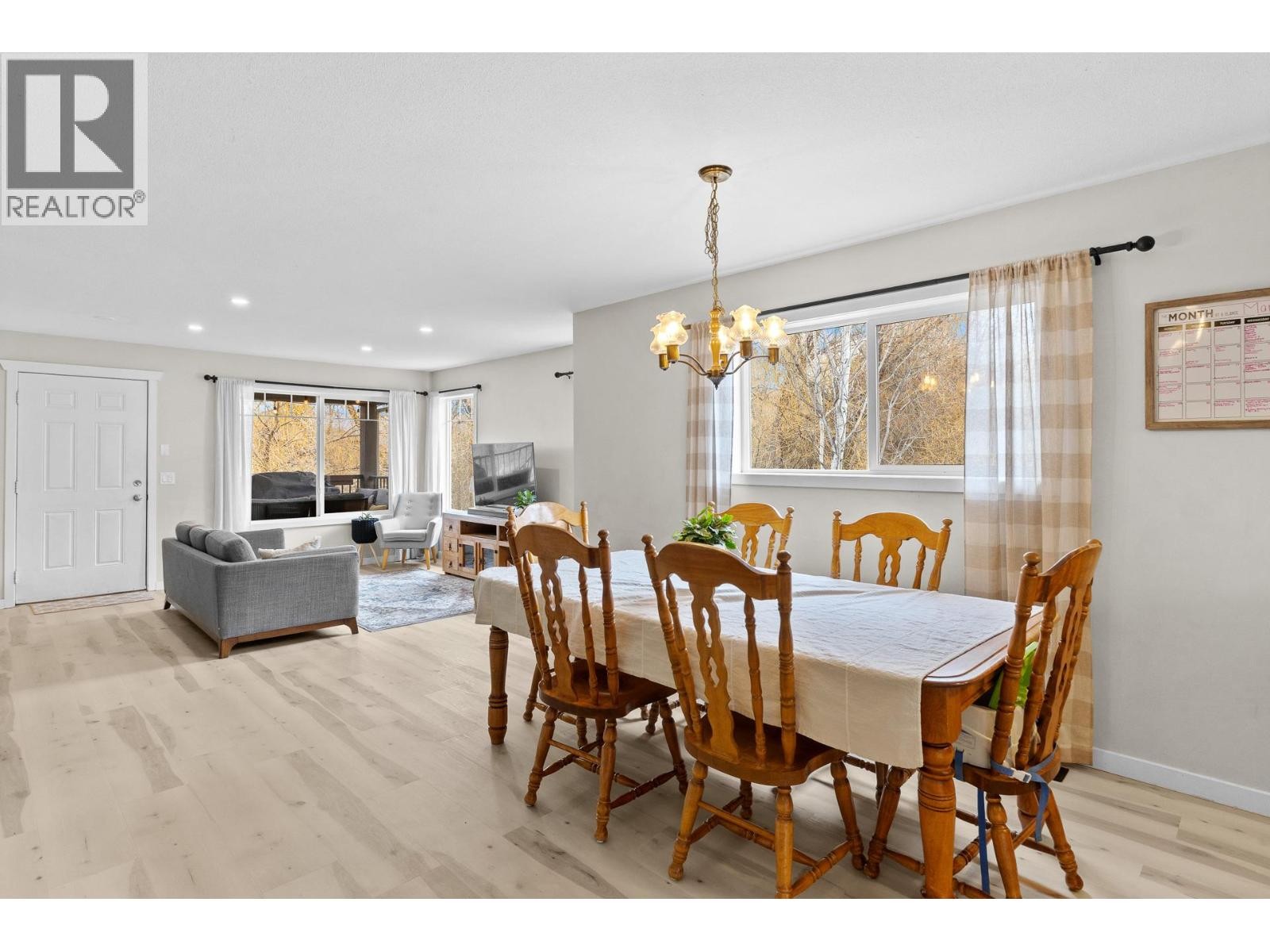1355 Findlay Road Unit# 133, Kelowna, BC - Indoor Photo Showing Dining Room
