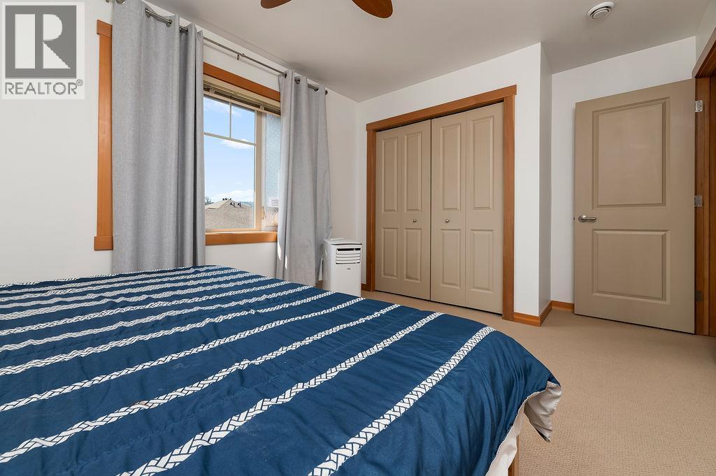 906 6Th Avenue Unit# 1, Invermere, BC - Indoor Photo Showing Bedroom