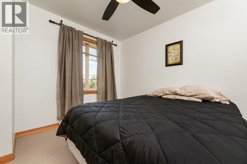 906 6Th Avenue Unit# 1, Invermere, BC - Indoor Photo Showing Bedroom