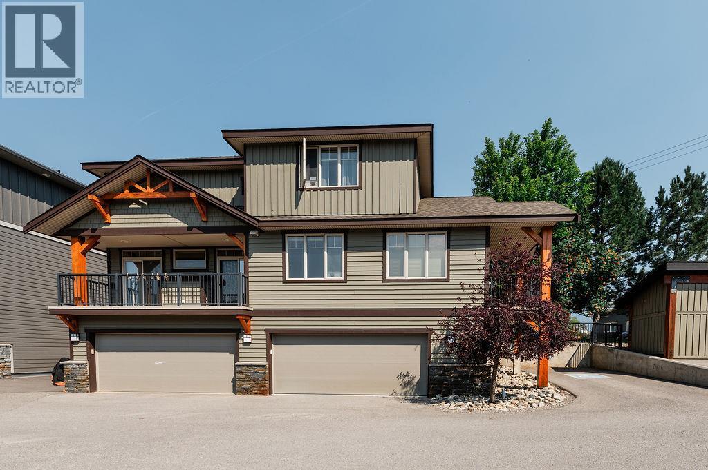 906 6Th Avenue Unit# 1, Invermere, BC - Outdoor