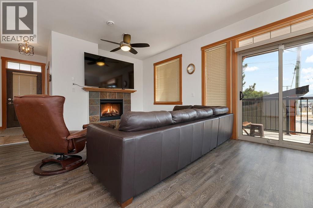 906 6Th Avenue Unit# 1, Invermere, BC - Indoor With Fireplace