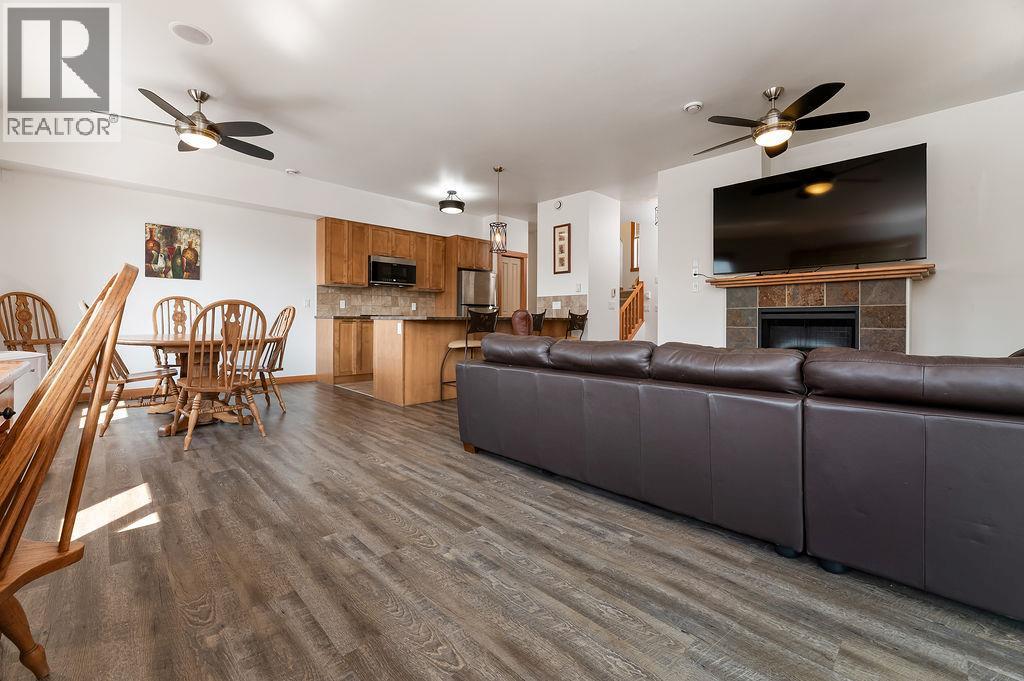 906 6Th Avenue Unit# 1, Invermere, BC - Indoor Photo Showing Living Room With Fireplace