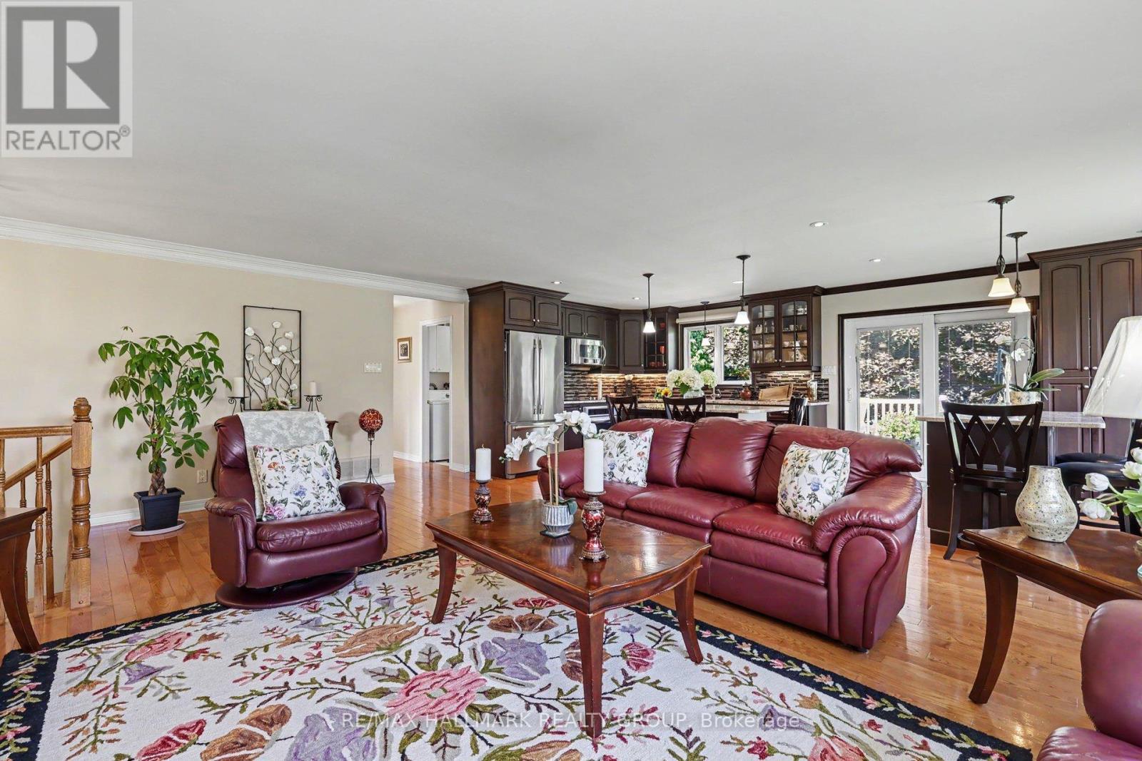1721 Carsonby Road E, Ottawa, ON - Indoor Photo Showing Living Room