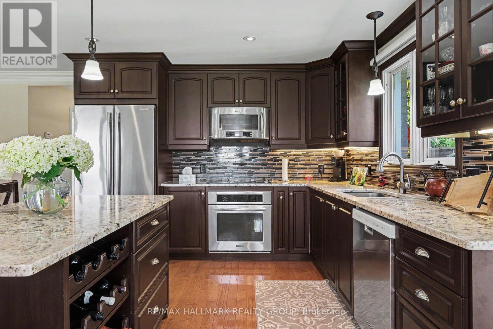 1721 Carsonby Road E, Ottawa, ON - Indoor Photo Showing Kitchen With Upgraded Kitchen