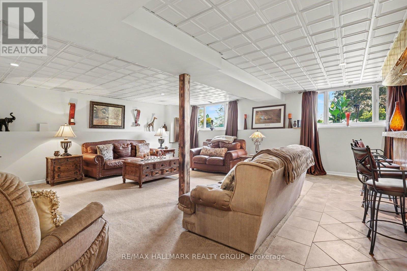 1721 Carsonby Road E, Ottawa, ON - Indoor