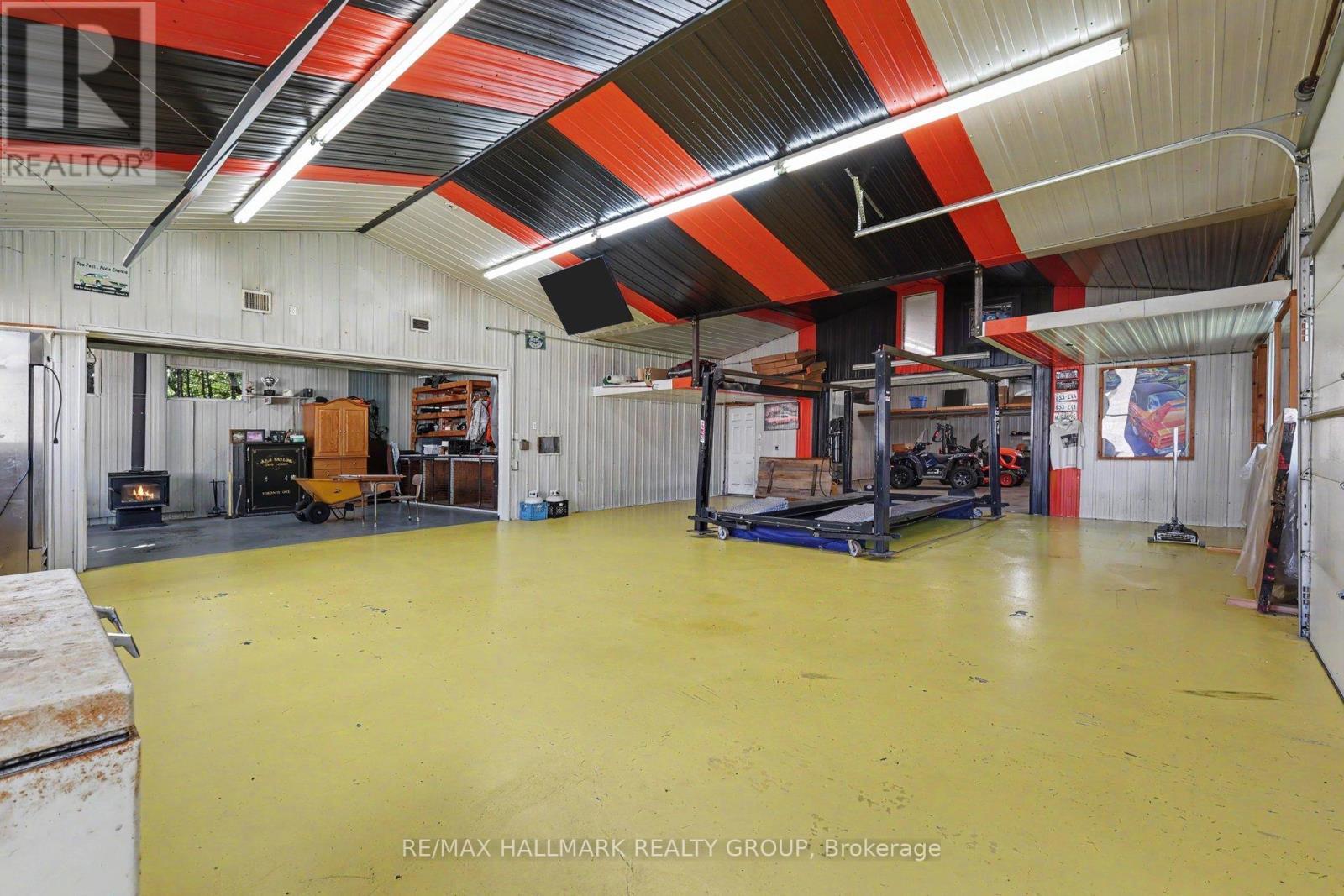1721 Carsonby Road E, Ottawa, ON - Indoor