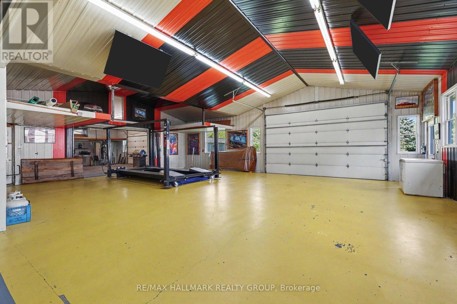 1721 Carsonby Road E, Ottawa, ON - Indoor Photo Showing Garage