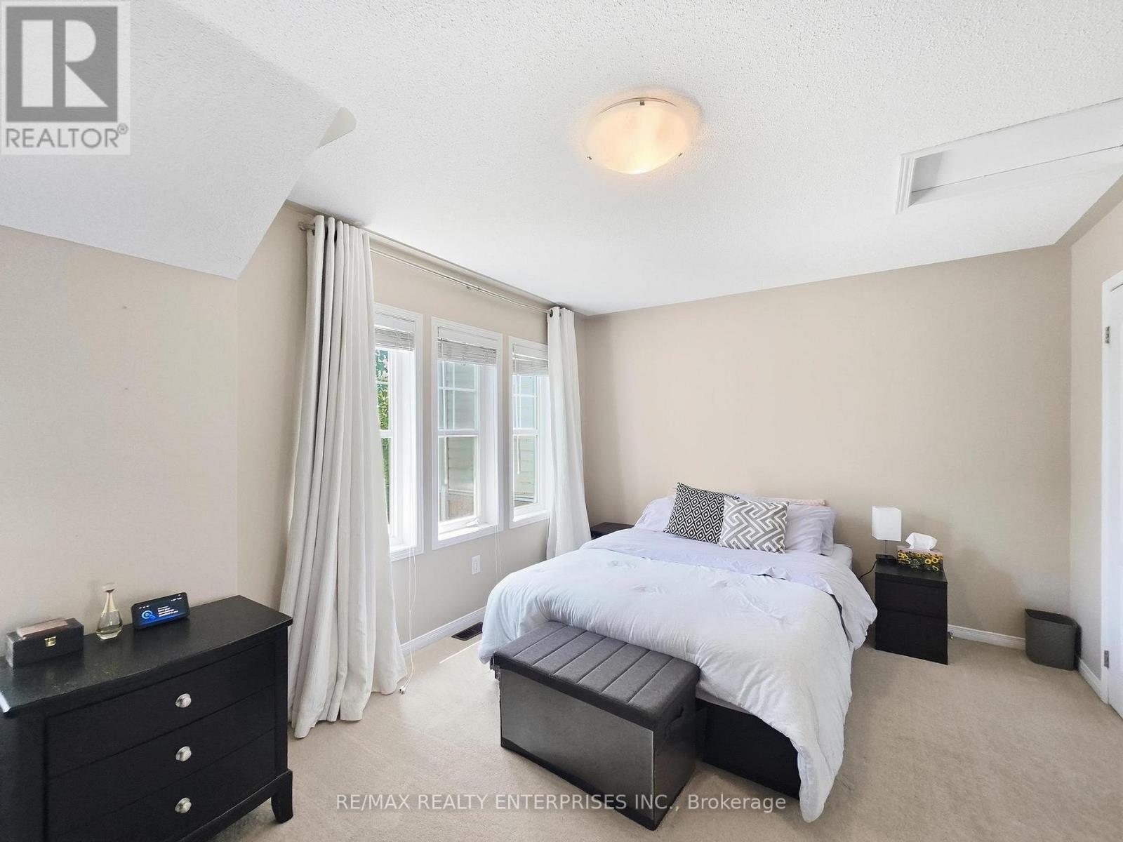 112 Harbourside Drive, Whitby, ON - Indoor Photo Showing Bedroom