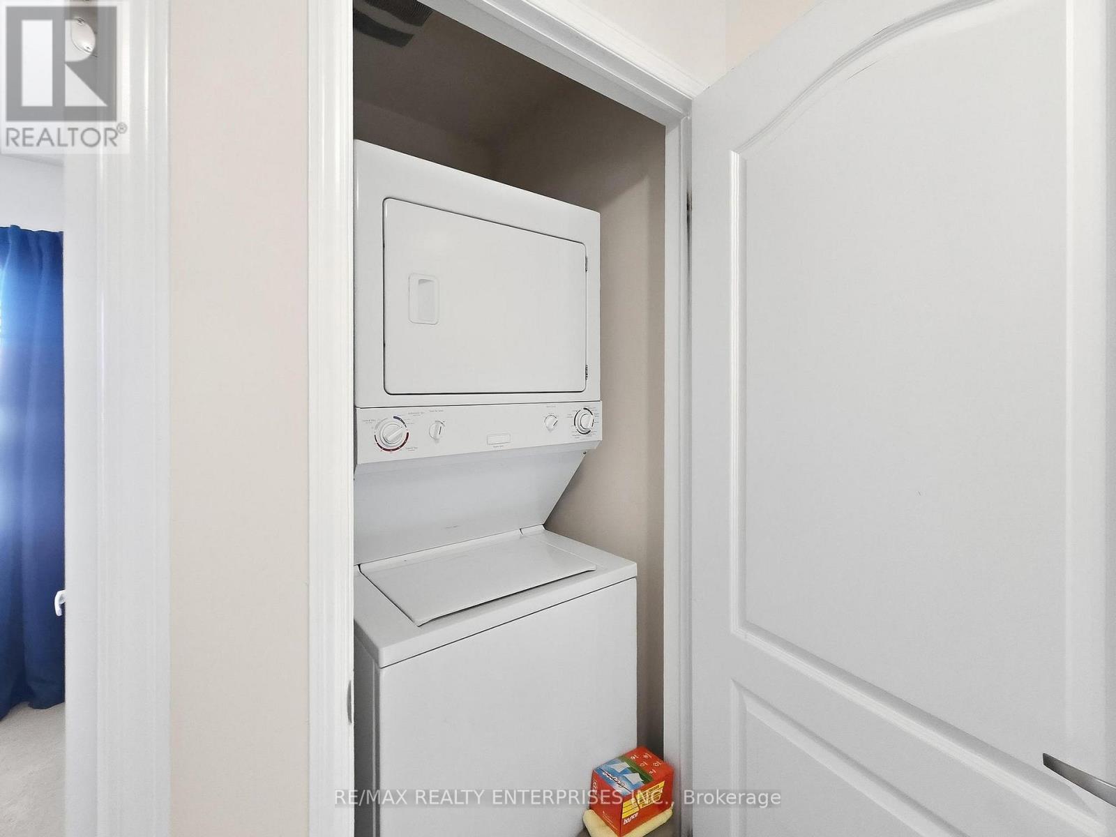 112 Harbourside Drive, Whitby, ON - Indoor Photo Showing Laundry Room