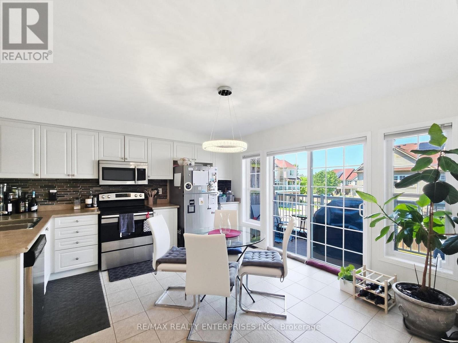 112 Harbourside Drive, Whitby, ON - Indoor Photo Showing Kitchen With Double Sink