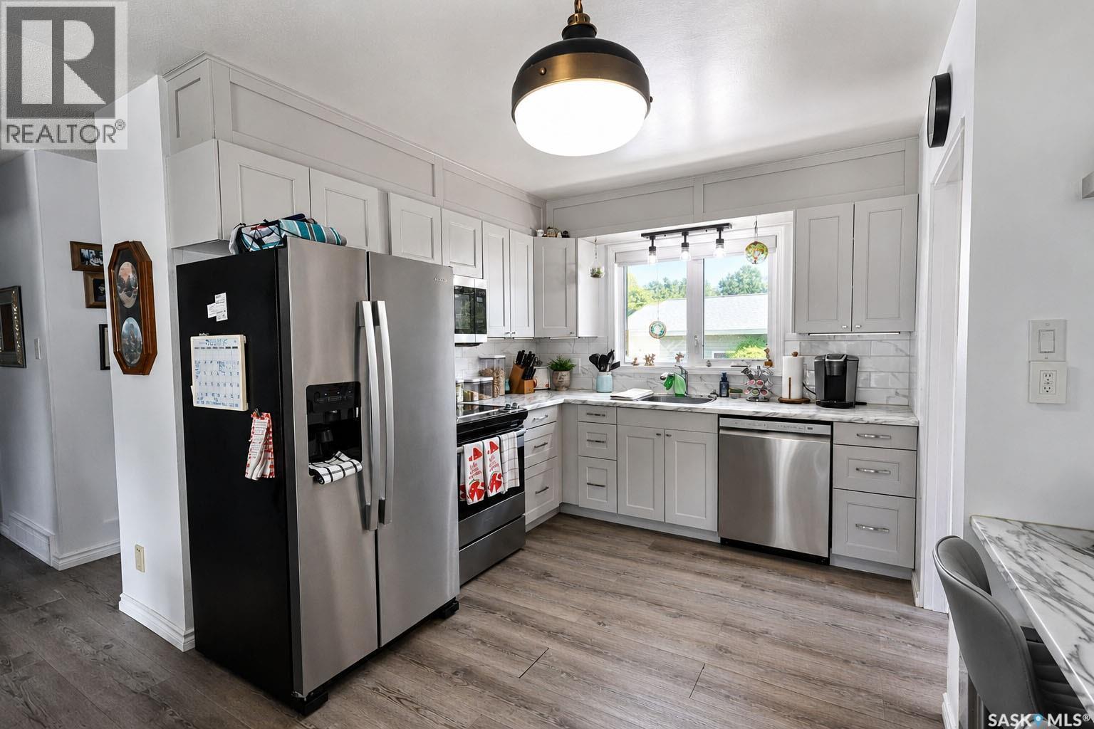 340 28Th Street E, Prince Albert, SK - Indoor Photo Showing Kitchen With Stainless Steel Kitchen