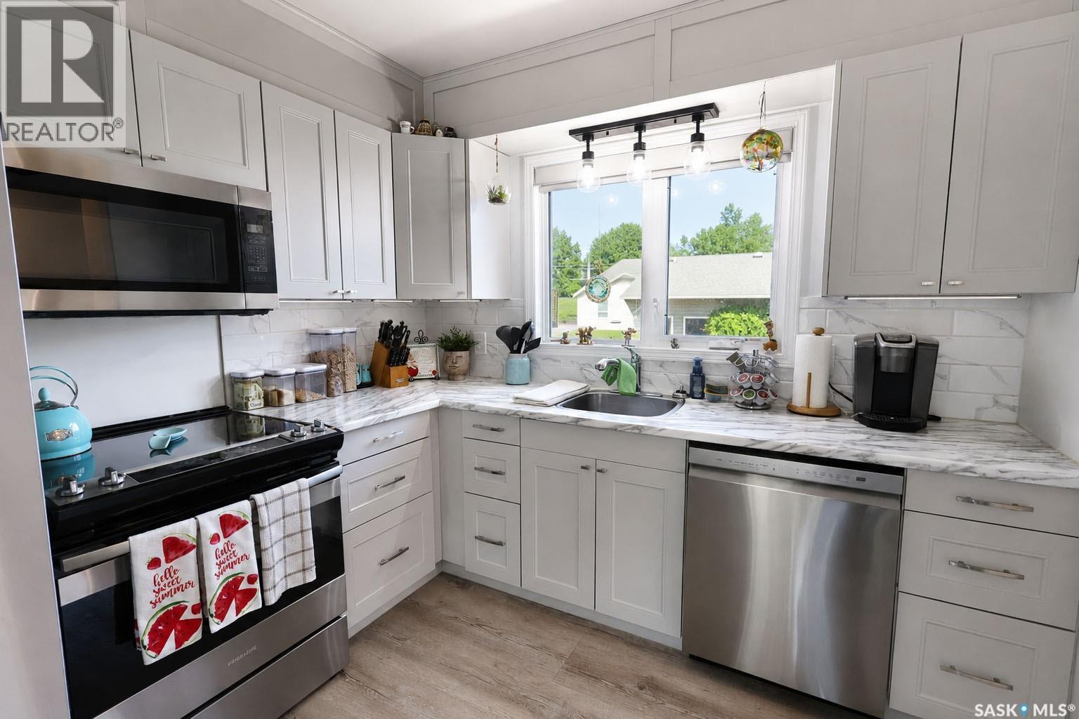 340 28Th Street E, Prince Albert, SK - Indoor Photo Showing Kitchen