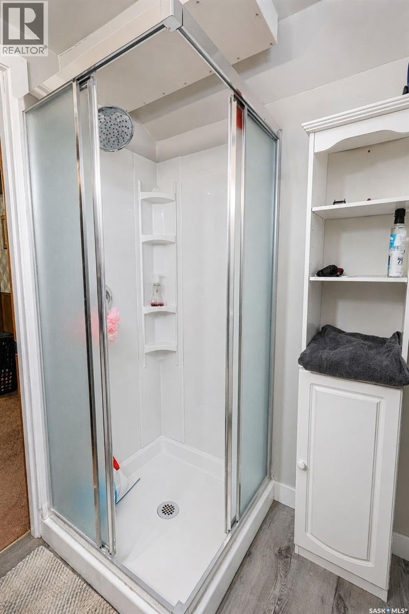 340 28Th Street E, Prince Albert, SK - Indoor Photo Showing Bathroom