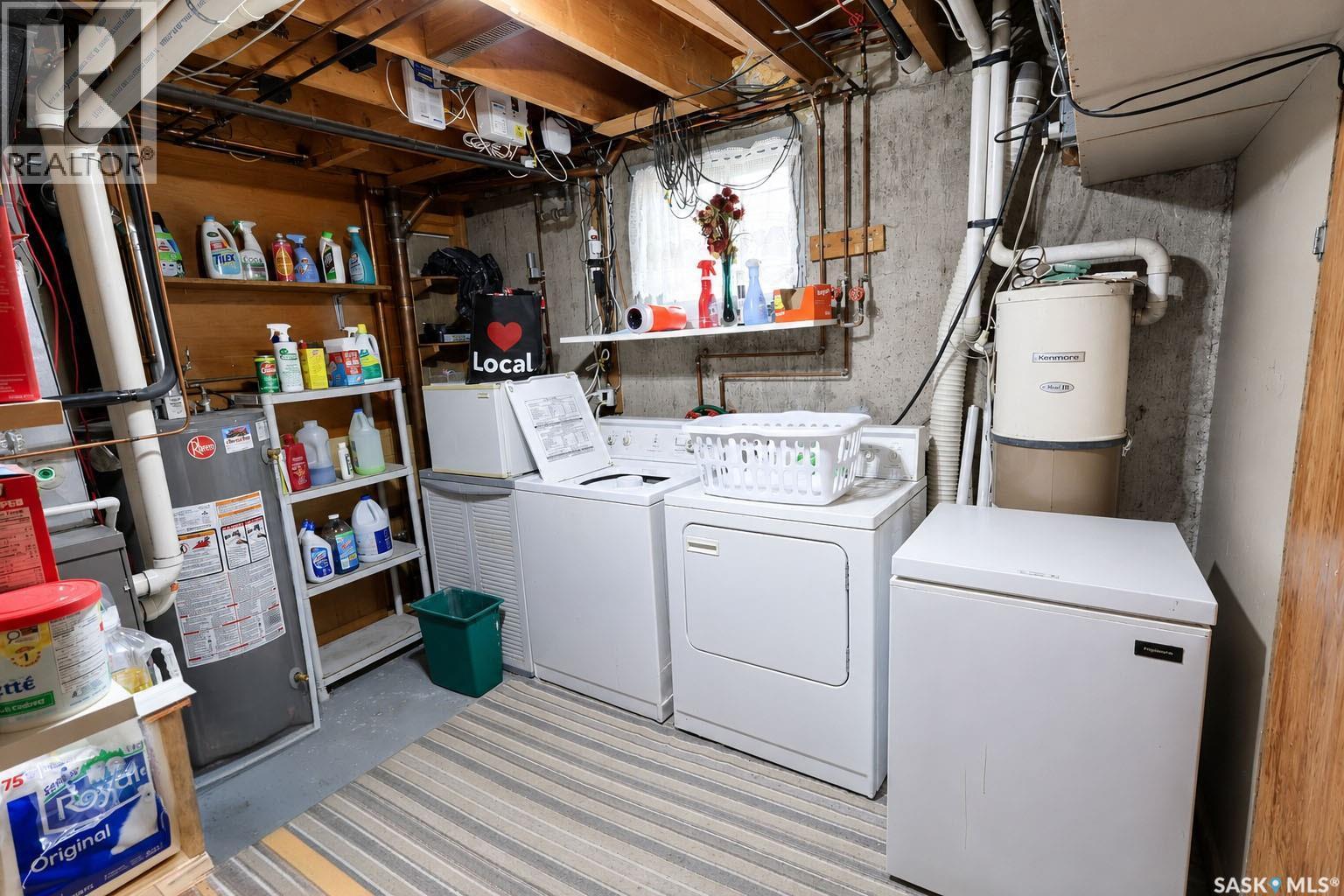 340 28Th Street E, Prince Albert, SK - Indoor Photo Showing Laundry Room