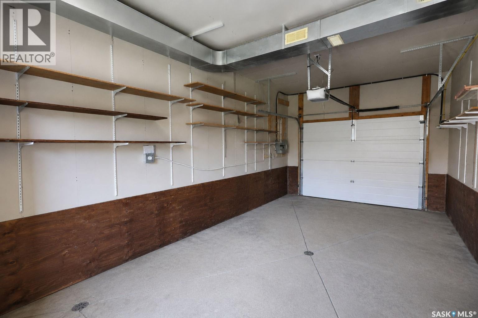 340 28Th Street E, Prince Albert, SK - Indoor Photo Showing Garage
