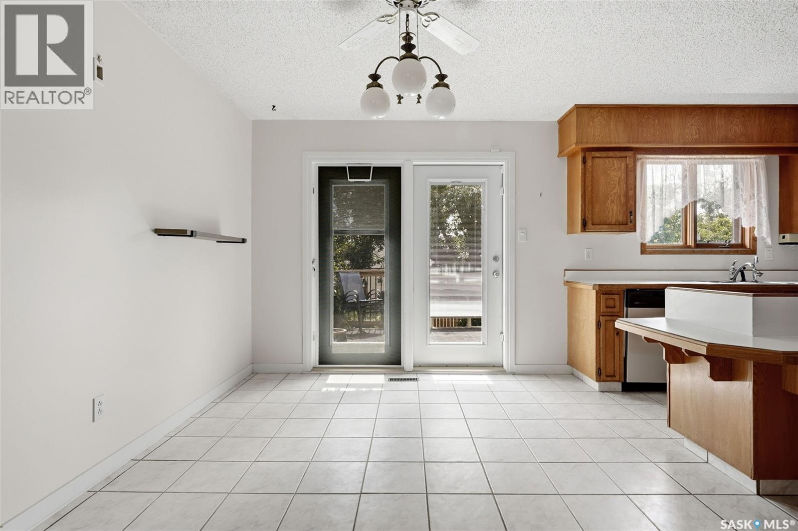 1250 Mcneill Crescent, Regina, SK - Indoor Photo Showing Kitchen