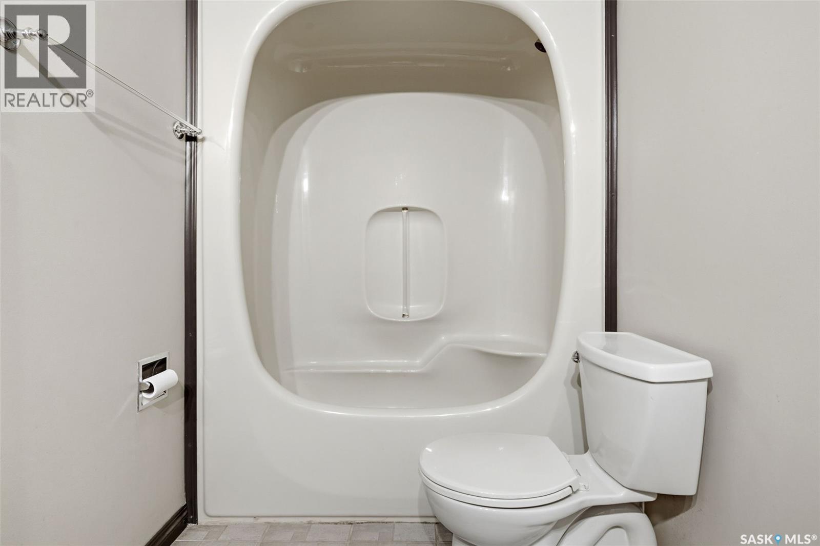1250 Mcneill Crescent, Regina, SK - Indoor Photo Showing Bathroom
