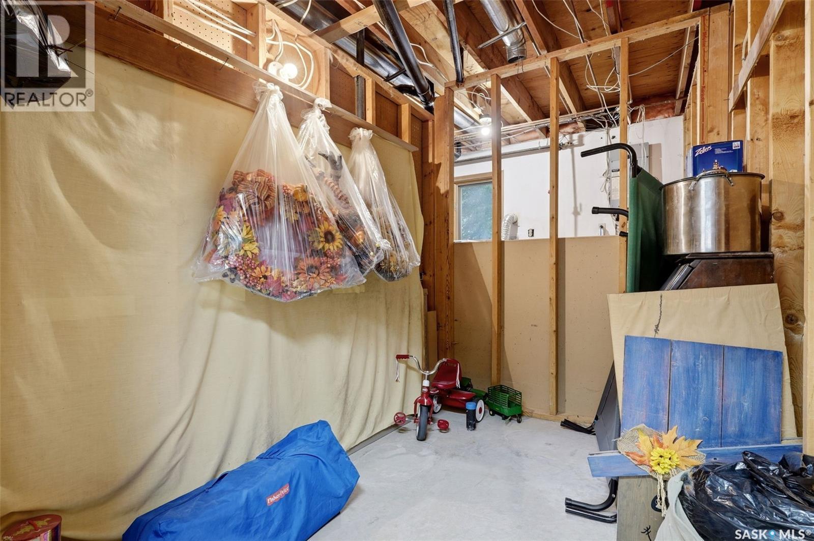 1250 Mcneill Crescent, Regina, SK - Indoor Photo Showing Other Room