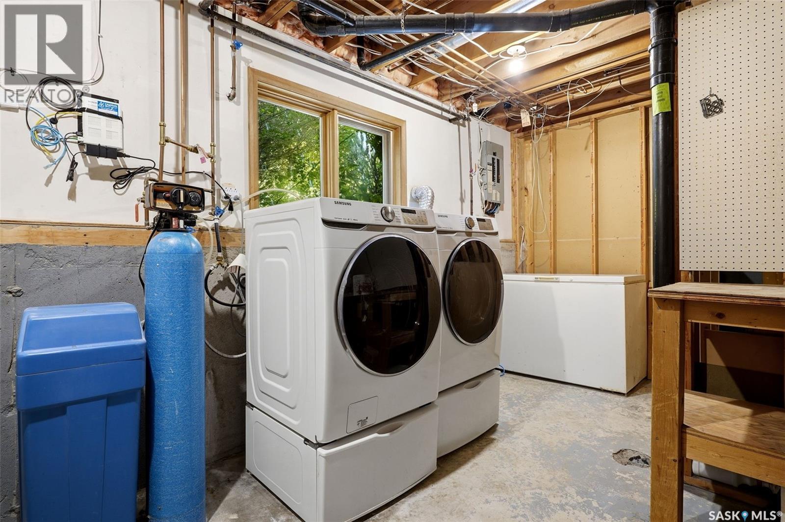 1250 Mcneill Crescent, Regina, SK - Indoor Photo Showing Laundry Room